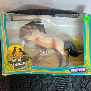 Breyer Wild Mustangs Cream and Black Stallion